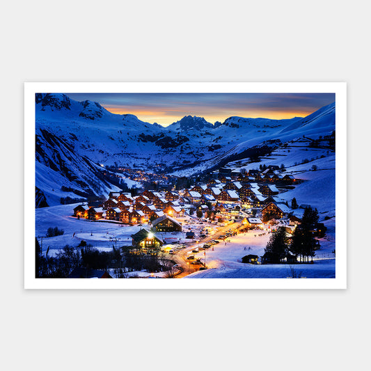 Beautiful Dusk in French Alps Resort (H1797) | 1000 pcs