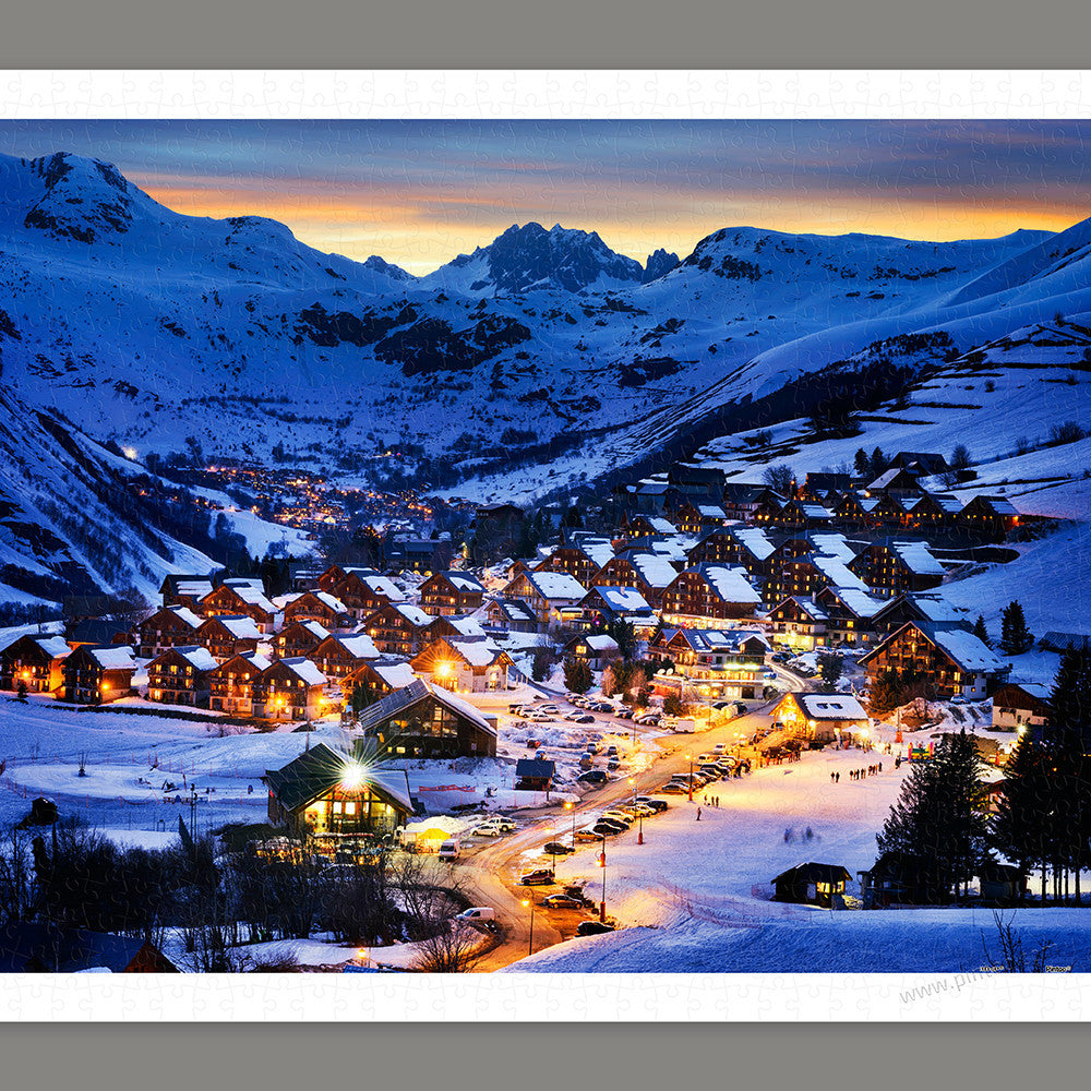 Beautiful Dusk in French Alps Resort (H1797) | 1000 pcs